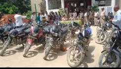 पूर्वी चंपारण में चोरी बाइक गिरोह का भंडाफोड़: 28 मोटरसाइकिल बरामद, 12 गिरफ्तार