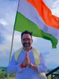 क्या राहुल के पोस्ट पर निरहुआ का तंज है प्रभावी? गिद्ध के मनाने से गाय नहीं मरती!