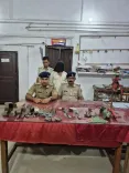 सारण में अवैध हथियार फैक्ट्री का भंडाफोड़: 2 पिस्टल, कारतूस और उपकरण बरामद, एक गिरफ्तार