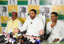 Tej Pratap-Motilal row: ₹20 lakh theft FIR filed, family fears for PA's safety