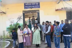 क्या बीजापुर में महिला सशक्तीकरण कार्यक्रम ने बालिकाओं को सेनेटरी किट और करियर मार्गदर्शन दिया?