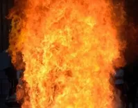 बिंदापुर के मंसाराम पार्क में आगजनी से हुई तबाही, 80 झुग्गियां जलकर खाक