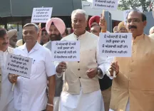 BJP's Jakhar accuses Kejriwal of stoking unrest over Punjab bomb blasts