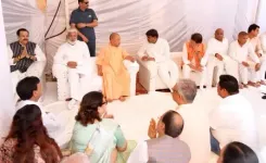 भाजपा संगठन मंत्री धर्मपाल सिंह के गांव पहुंचे मुख्यमंत्री योगी