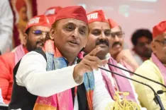 भाजपा सरकार आने वाली पीढ़ी से शिक्षा का अधिकार चाहती है छीनना: अखिलेश यादव