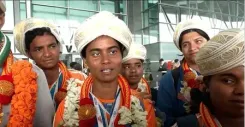 ब्लाइंड विमेंस टी20 वर्ल्ड कप जीतकर स्वदेश लौटी टीम इंडिया, बेंगलुरु एयरपोर्ट पर स्वागत