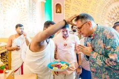 Did Boman Irani Find the Experience at Bhau Rangari Ganeshji in Pune Truly Magical?