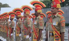बीएसएफ ने राष्ट्रीय पुलिस स्मारक पर शहीद जवानों को दी श्रद्धांजलि, DG प्रवीण कुमार ने किया नेतृत्व