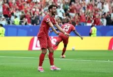Carrick backs Fernandes as Man Utd captain ahead of Chelsea clash