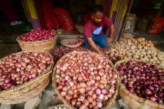 Centre sells onion at ₹35/kg from Thursday to cool 56% price surge