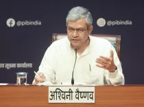 चक्रवात अर्नब: रेल मंत्री अश्विनी वैष्णव ने की समीक्षा बैठक, 10 जगहों पर पेड़ गिरे, ट्रेनें सुरक्षित