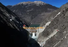 क्या चीन में कई परियोजनाओं के विकास में प्रगति हुई है?