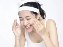 क्या केमिकल से भरे फेस वॉश की जगह प्राकृतिक नुस्खे अधिक प्रभावी हैं?