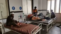 छतरपुर बस हादसा: ब्रेक फेल, चलती बस से कूदे 40+ मजदूर; एक की मौत, 14 अस्पताल में भर्ती