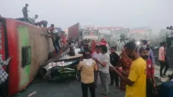 क्या जयपुर से घर लौट रहे यात्रियों की बस पलटी? 22 घायल