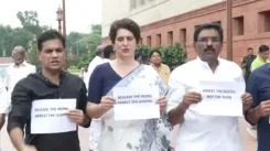 छत्तीसगढ़ में ननों की गिरफ्तारी के विरोध में प्रियंका गांधी का संसद के बाहर प्रदर्शन, बोलीं- हम आवाज उठाते रहेंगे