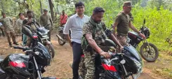 क्या कलेक्टर ने 5 किलोमीटर पैदल चलकर गांव वालों से मिलने की कसम खाई?