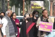 'Children dying, elderly suffering': Sonia, Priyanka target Centre over air pollution