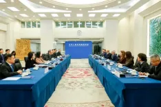 टिम कुक की चीन यात्रा: वाणिज्य मंत्री वांग वेनथाओ से महत्वपूर्ण वार्ता