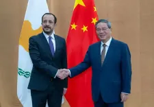 चीनी पीएम ली छ्यांग ने साइप्रस के राष्ट्रपति क्रिस्टोडोलिडेस से भेंट की