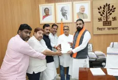 Chirag Paswan's LJP (RV) hands over flood relief cheque to Bihar CM