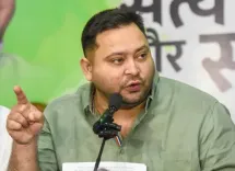 चुनाव आयोग के मतदाता पुनरीक्षण पर तेजस्वी यादव का तंज, भाजपा ने भी किया पलटवार