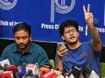 सीईसी ज्ञानेश कुमार के इस्तीफे की मांग तेज, सुप्रीम कोर्ट ने बैरिकेड हटाने का निर्देश दिया