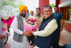 CM Bhagwant Mann Meets Punjab Governor Kataria at Raj Bhavan
