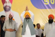 CM Bhagwant Mann Reaffirms Welfare Pledges at Mukerian Rally