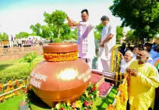 CM Bhajan Lal meets Seva Sankalp Yatra participants in Bikaner