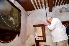 CM Bhupendra Patel pays tribute to Gandhi at Porbandar birthplace