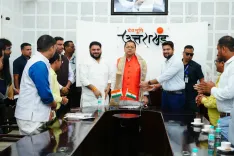 CM Dhami flags off youth Seva Yatra to Haryana from Dehradun
