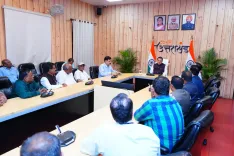 CM Dhami Invites Chhattisgarh to Kumbh, Hosts Media Delegation