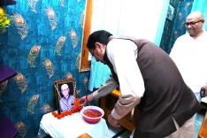 CM Dhami pays condolences to journalist Deepak Farswan's family