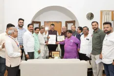 CM Fadnavis: 100 Tribal Students Script Gita Record in 15 Minutes