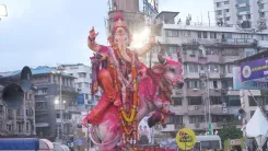 CM Fadnavis bids farewell to Bappa at Girgaon Chowpatty