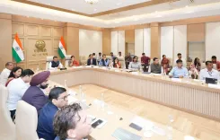 CM Fadnavis Chairs CBG Review, Orders Task Forces for Garbage-Free Cities