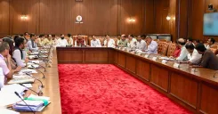 CM Fadnavis Chairs High-Level Meet on Banana Growers