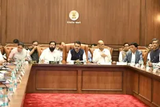 CM Fadnavis Chairs High-Powered Meet on MH-Karnataka Border