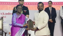 CM Fadnavis Congratulates Three Maharashtra Artists on Lalit Kala Akademi National Award