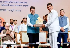 CM Fadnavis, Governor honour farmers at Krishi Sanman 2026