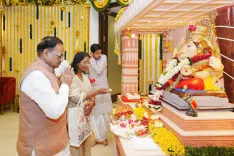 CM Fadnavis Hosts MP Anil Bonde for Ganesh Darshan in Mumbai