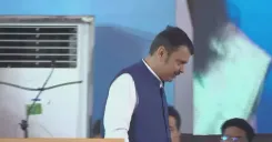 CM Fadnavis Launches 'Smart Nagrik' and 'Vidyarthi Prerana' Books in Mumbai