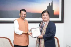 CM Fadnavis meets Sumitomo Realty director, reviews Mumbai investments