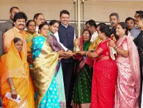 CM Fadnavis Meets Women Farmers Backing Historic 2026 Bill
