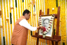 CM Fadnavis Pays Floral Tribute to Deendayal Upadhyaya