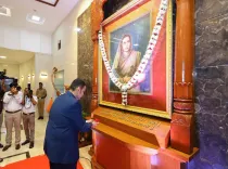 CM Fadnavis pays tribute to Rajmata Jijau on Independence Day