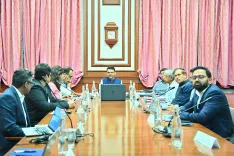CM Fadnavis Plans World-Class Convention Centre for Nagpur by 2029