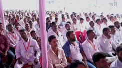 CM Fadnavis pledges homes for Mathadi workers in Wadala