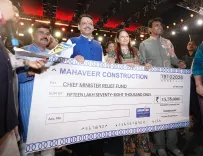 CM Fadnavis receives ₹15.78 lakh donation for drought-hit farmers